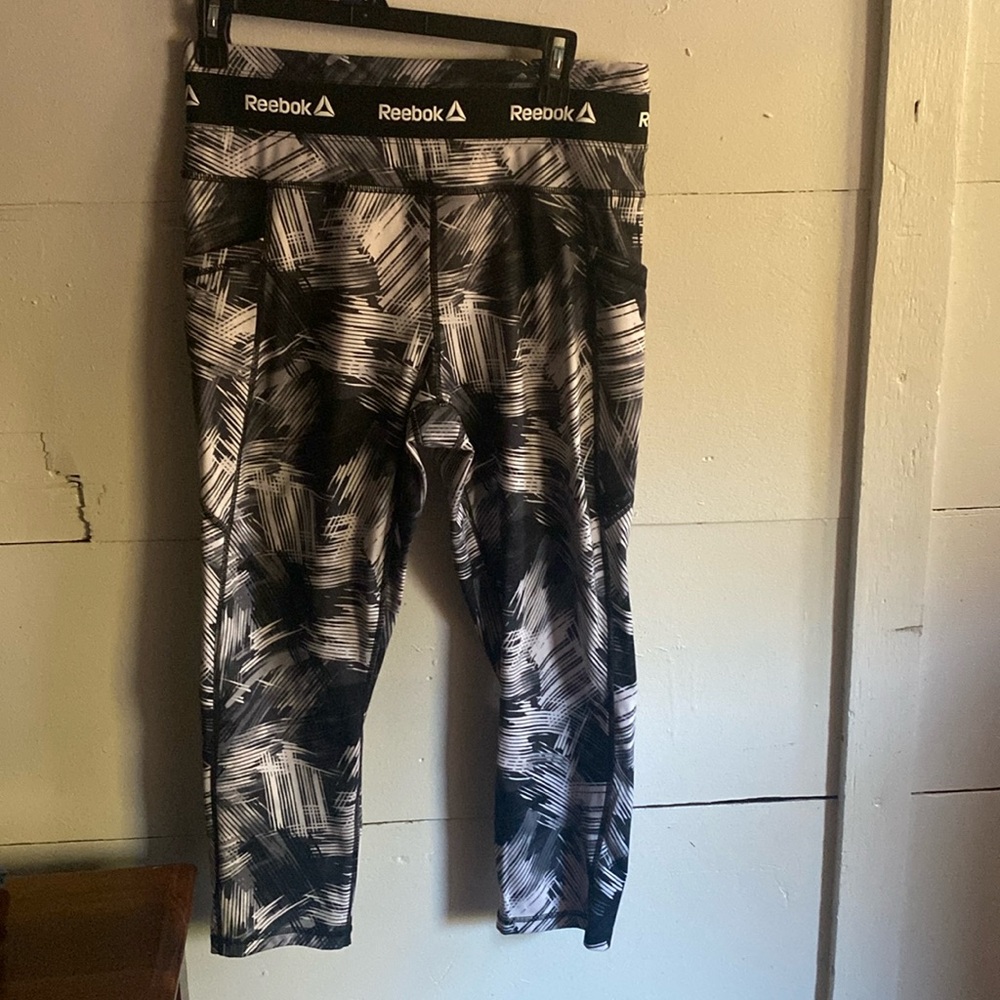 Black & white size L capri leggings Reebok